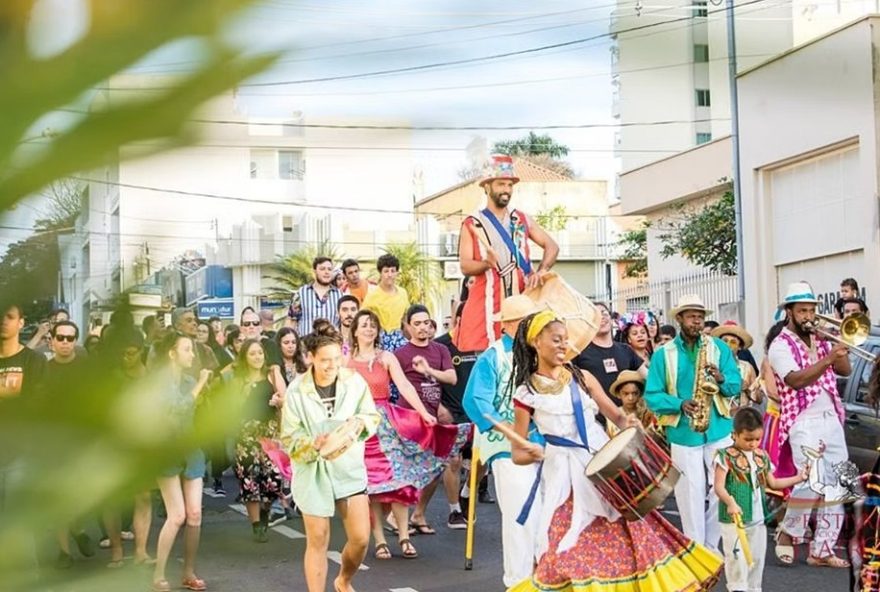 9o-festival-nacional-de-teatro-de-passos3A-programacao-de-10-dias-com-mais-de-20-espetaculos-e-atracoes-confirmadas-como-giuseppe-oristanio-e-leonardo-miggiorin