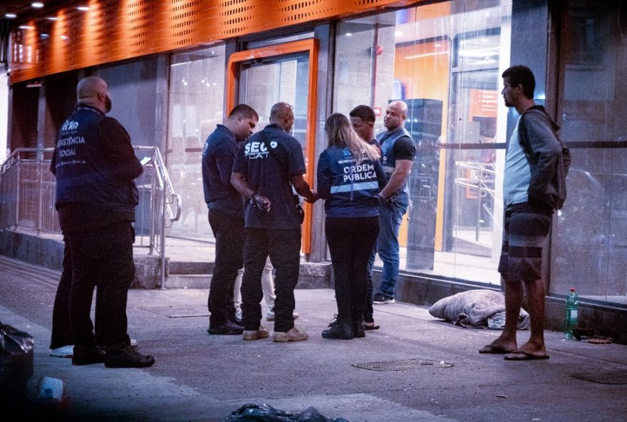 acoes-de-ordenamento-contra-pessoas-em-situacao-de-rua-no-rio-sao-crueis-e-violam-direitos-humanos2C-aponta-defensora