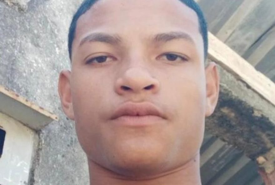 adolescente-desaparece-em-juiz-de-fora-ao-sair-para-pegar-lanche3A-familia-busca-por-marcos-paulo-de-16-anos