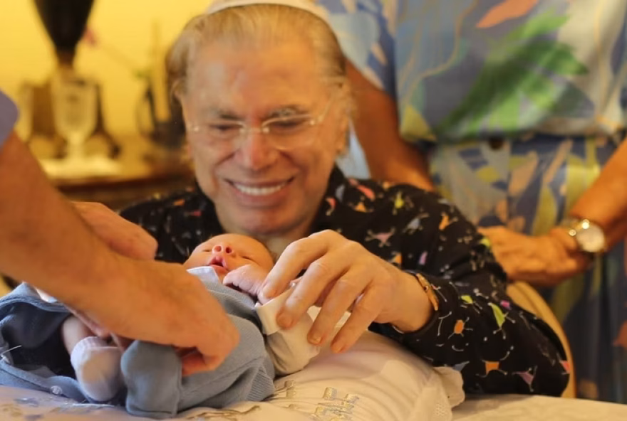 alexandre-pato-emociona-fas-ao-compartilhar-fotos-ineditas-com-silvio-santos3A-confira-momentos-unicos-em-familia