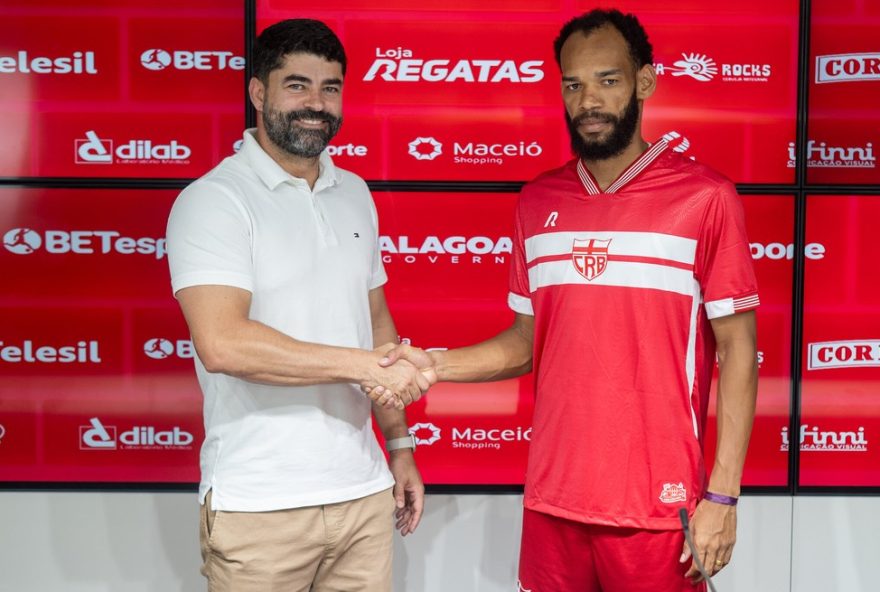 avai-busca-reforcos-no-mercado-para-posicao-carente-apos-goleada-historica.-novidades-no-elenco-visam-fortalecer-time-na-serie-b