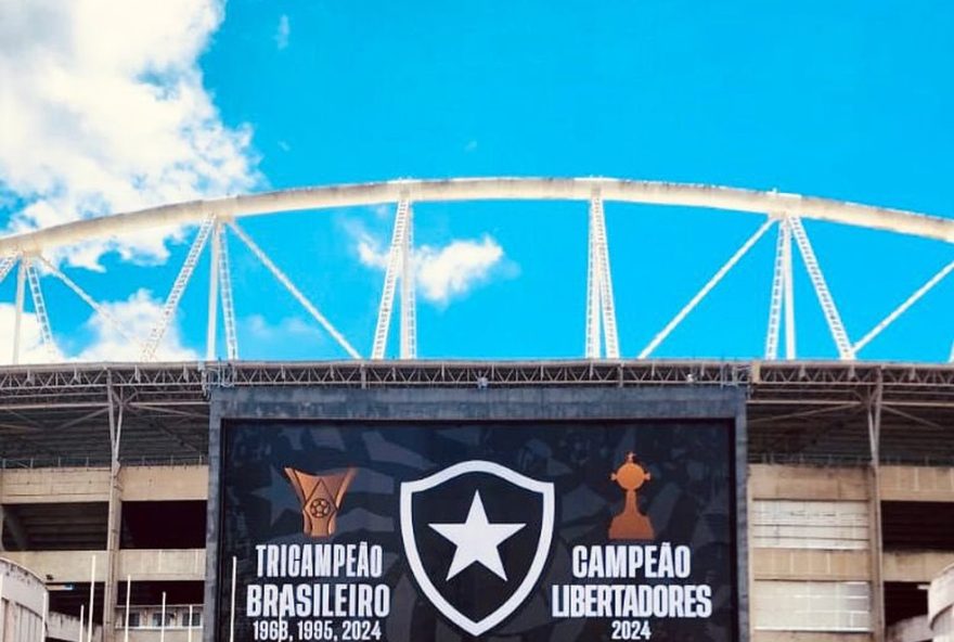 botafogo-exibe-titulos-de-2024-na-entrada-do-nilton-santos3A-uma-temporada-epica-de-conquistas