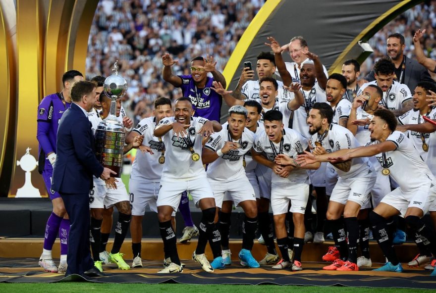 botafogo-quita-premiacao-da-libertadores-e-foca-na-supercopa3A-novidades-e-desafios-em-destaque