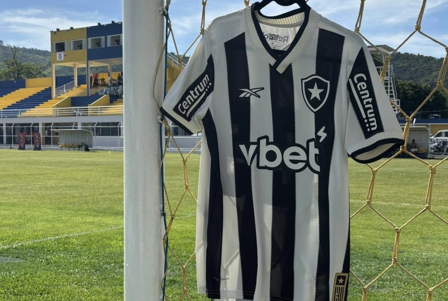 botafogo-retira-simbolo-polemico-da-camisa-em-parceria-com-a-vbet3A-entenda-a-mudanca