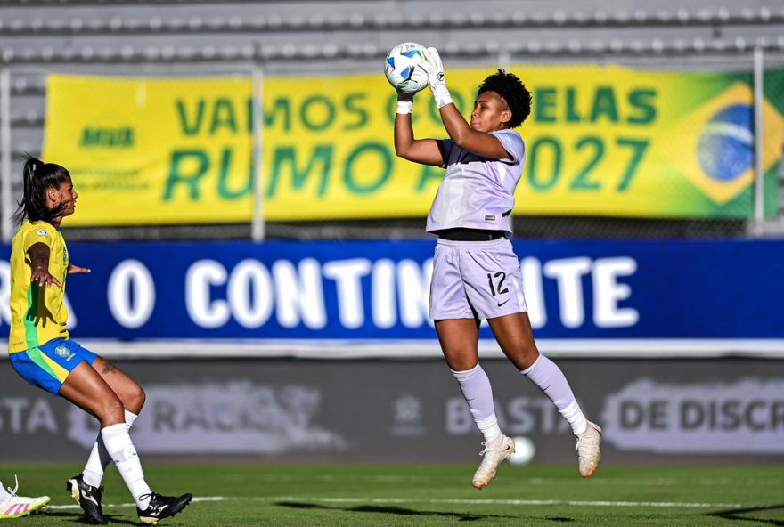 camila-brilha-como-titular-da-selecao-em-goleada-contra-bolivia-na-copa-america-feminina-2025