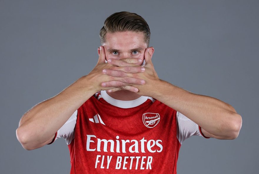 camisas-de-gyokeres-disparam-em-vendas-e-derrubam-site-do-arsenal