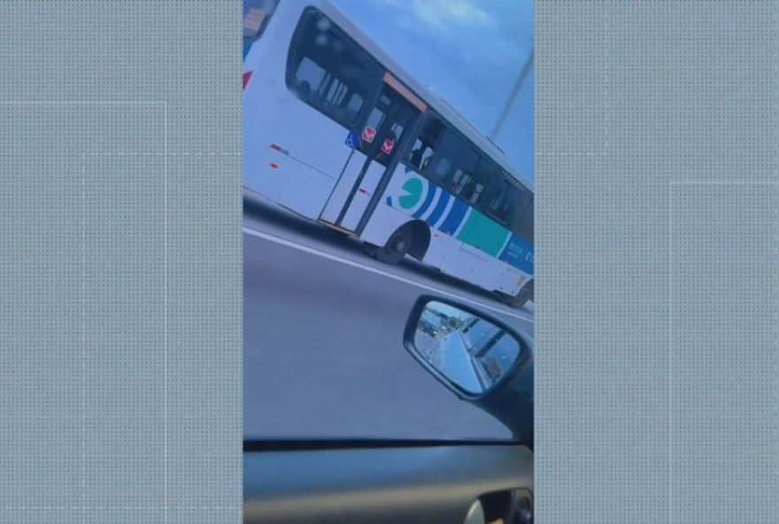 coletivo-da-linha-388-e-flagrado-sem-roda-traseira-na-avenida-brasil3A-usuarios-reclamam-de-condicoes-precarias-de-transporte