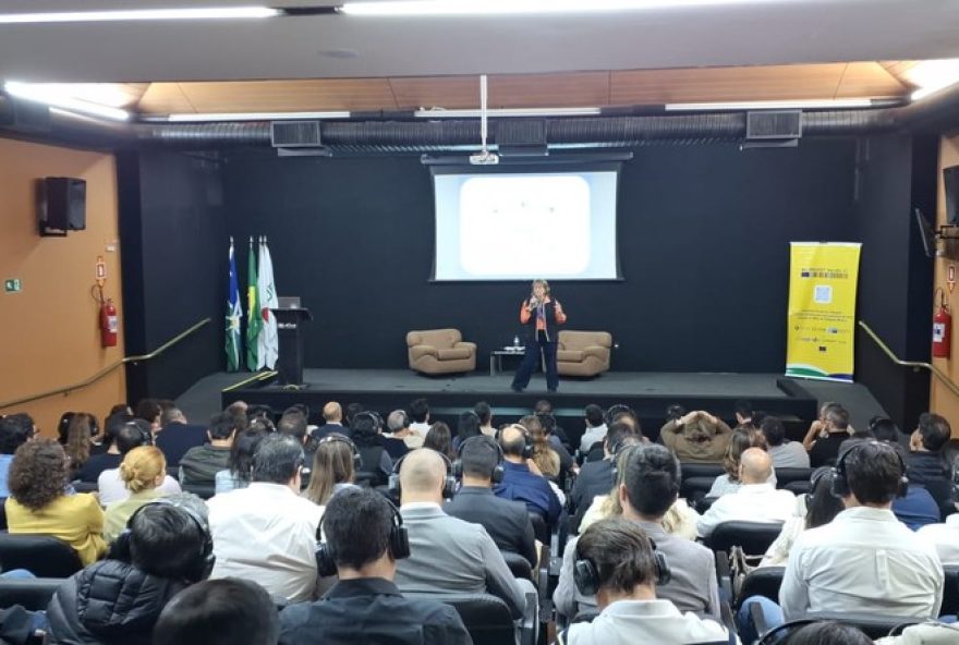 consultora-de-inovacao-do-vale-do-silicio-destaca-importancia-da-lideranca-em-palestra-sobre-empreendedorismo-em-uberlandia