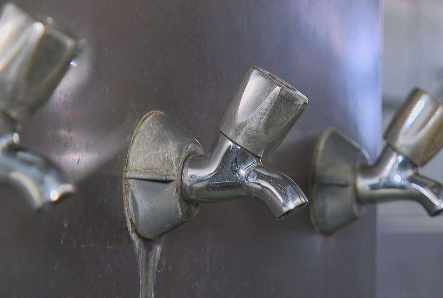 diretores-de-escolas-publicas-do-df-enfrentam-precos-mais-altos-em-reparos3B-novas-regras-do-pdaf-causam-impacto