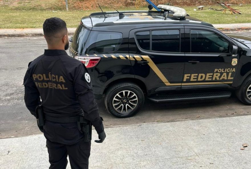 ex-funcionario-da-caixa-e-investigado-por-desvio-de-dinheiro3A-pf-cumpre-mandados-em-guaratingueta2C-sp