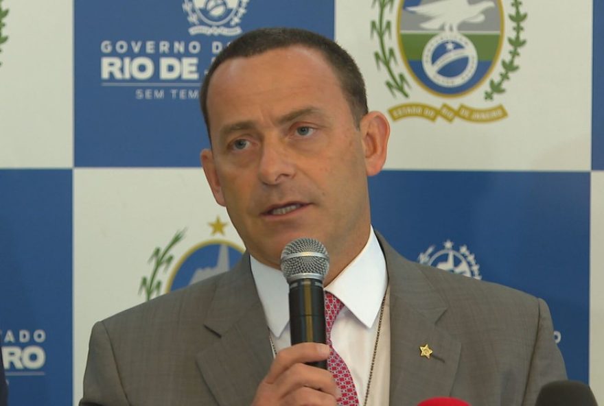 ex-secretario-de-policia-civil-do-rj2C-allan-turnowski2C-e-preso-apos-se-entregar-as-autoridades3A-acusado-de-organizacao-criminosa2C-propina-e-colaboracao-com-bicheiros