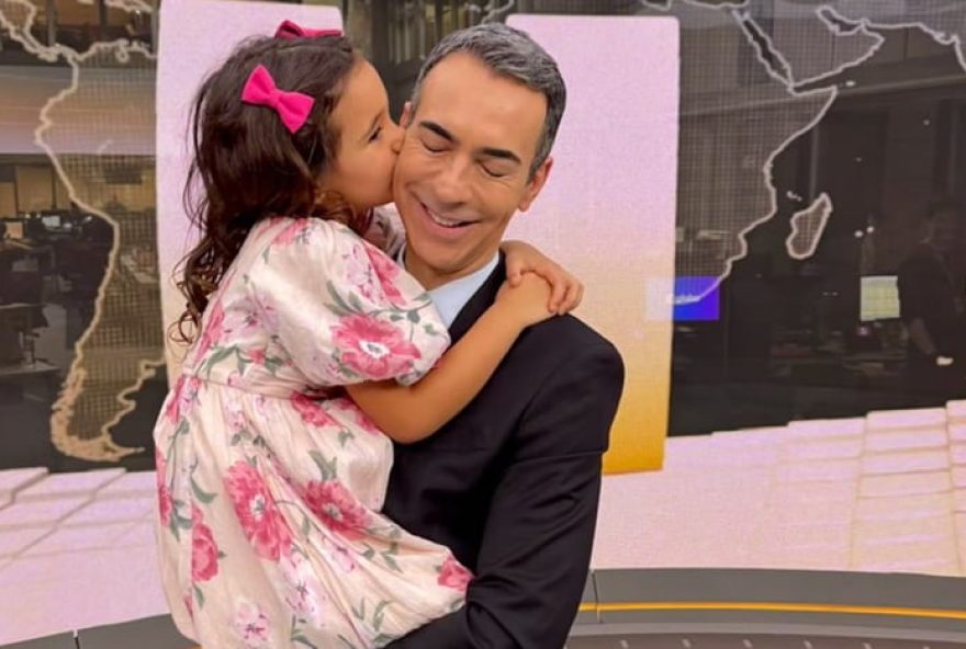 filha-de-cesar-tralli-surpreende-jornalista-em-seu-aniversario-no-estudio-da-globo