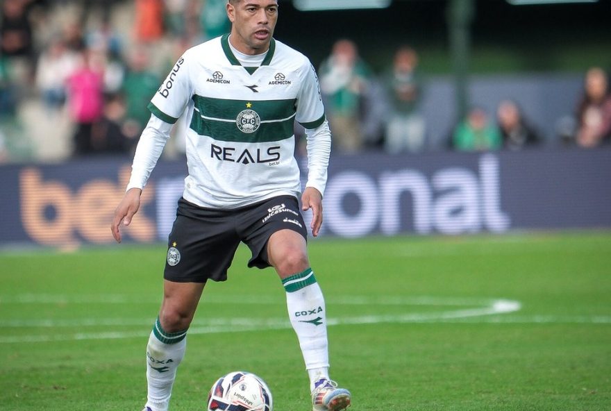 filipe-machado-critica-arbitragem-apos-expulsao-em-vitoria-do-coritiba