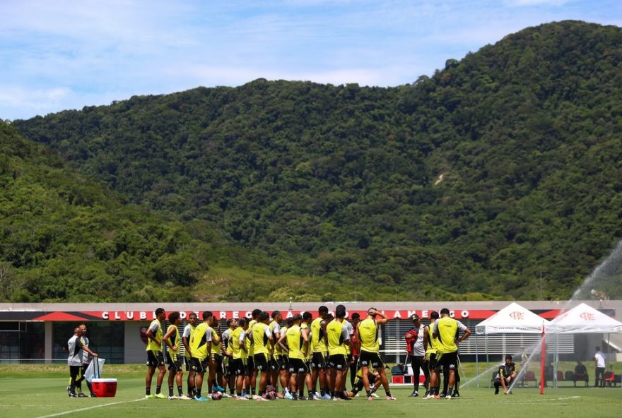 flamengo-se-reapresenta-com-muitas-mudancas-e-sem-reforcos-para-a-temporada-2025