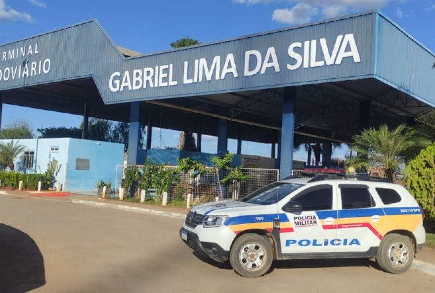 foragido-da-justica-e-capturado-em-montalvania-antes-de-embarcar-em-onibus-para-montes-claros-saiba-mais-no-de-grande-minas