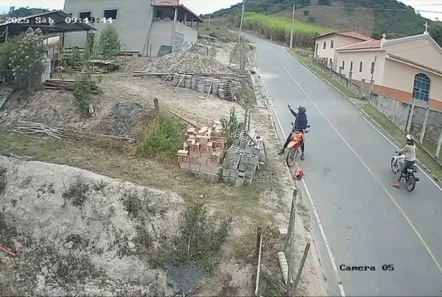 furto-de-motocicleta-e-flagrado-por-camera-em-zona-rural-de-cidade-de-6-mil-habitantes