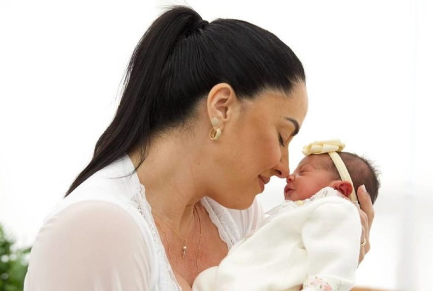 graciele-lacerda-compartilha-detalhes-do-nascimento-de-clara3A-quase-prematura2C-rotina-sem-baba-e-momentos-especiais-da-maternidade