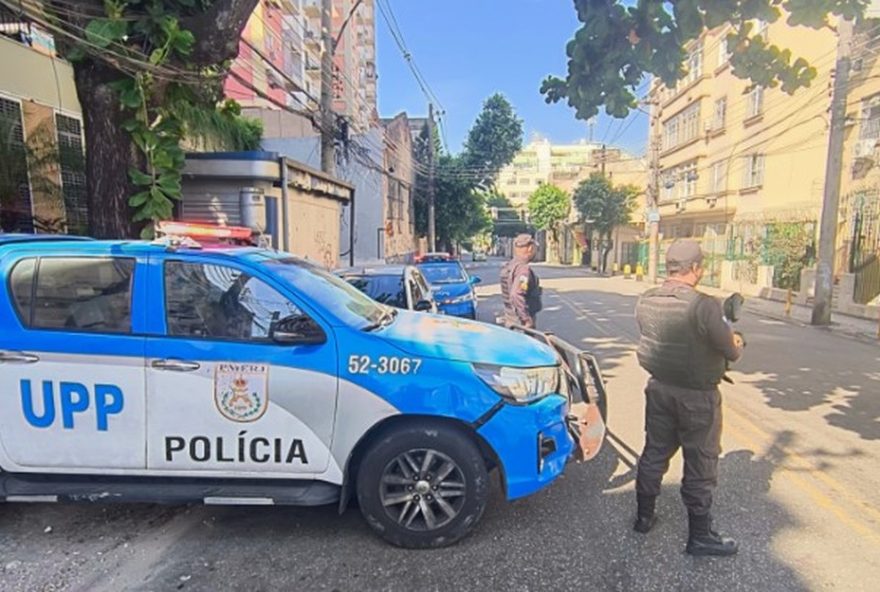 homem-armado-e-baleado-e-morto-em-briga-de-transito-com-pm-no-rio-comprido