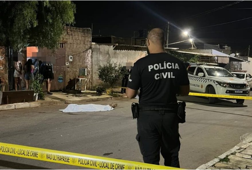 homem-e-morto-a-pauladas-em-brazlandia3A-vitima-com-historico-de-violencia-domestica.-investigacoes-em-andamento.-populacao-pede-por-justica