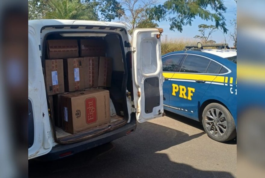 homem-e-preso-com-25-mil-macos-de-cigarros-contrabandeados-em-patos-de-minas3A-prf-atua-contra-crime-de-contrabando