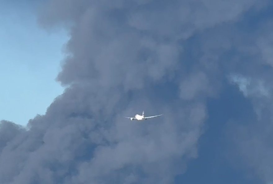 incendio-em-industria-gera-coluna-de-fumaca-em-guarulhos3A-atualizacoes-e-impacto-na-regiao-metropolitana-de-sao-paulo