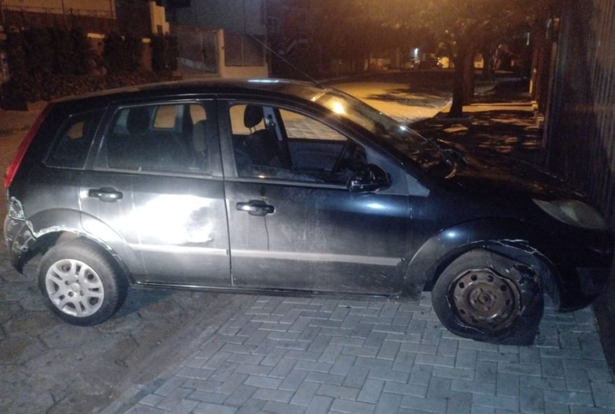 jovem-detido-apos-colidir-carro-furtado-em-santo-anastacio3A-policia-busca-segundo-suspeito