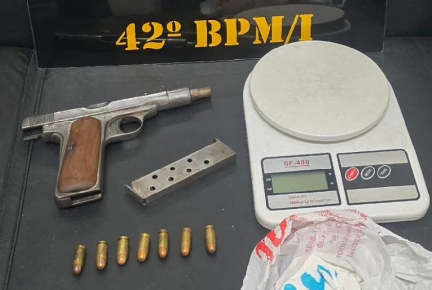 jovem-e-detido-em-flagrante-por-posse-de-arma-e-trafico-de-drogas-em-presidente-epitacio2C-sp3A-confira-os-detalhes