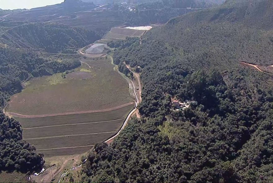 justica-determina-medidas-apos-aumento-de-risco-em-barragem-da-emicon3A-mineradora-fecha-acordo-com-mp-e-inicia-realocacao-de-familias