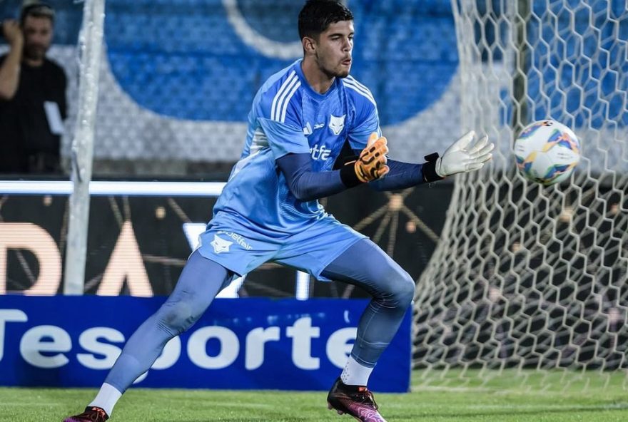 marcelo-eraclito2C-goleiro-do-cruzeiro-sub-202C-brilha-na-decisao-por-penaltis-contra-o-flamengo