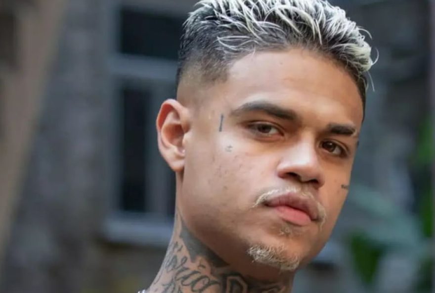 mc-cabelinho-surpreende-fas-ao-usar-camiseta-com-nome-de-nova-namorada-durante-show0A0A-60-caracteres