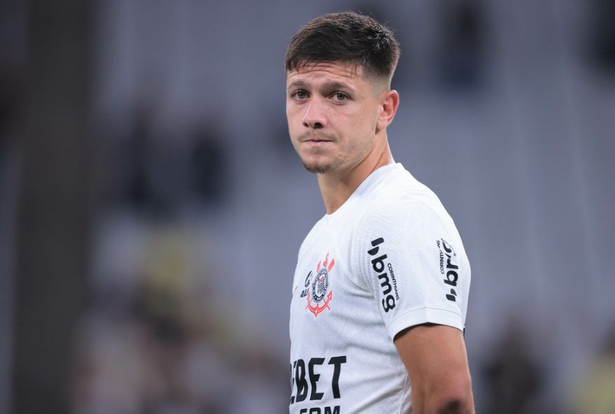 SP - SAO PAULO - 09/04/2024 - COPA SUL-AMERICANA 2024, CORINTHIANS X NACIONAL - Rodrigo Garro jogador do Corinthians durante partida contra o Nacional no estadio Arena Corinthians pelo campeonato Copa Sul-Americana 2024. Foto: Ettore Chiereguini/AGIF