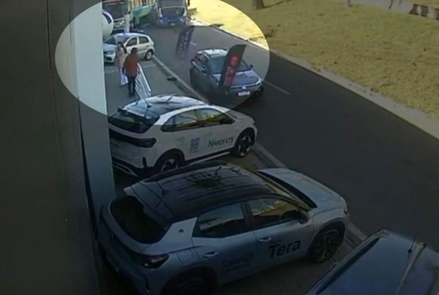 motorista-de-carreta-e-preso-por-suspeita-de-direcao-sob-efeito-de-drogas-apos-colidir-com-onibus-em-varginha2C-mg