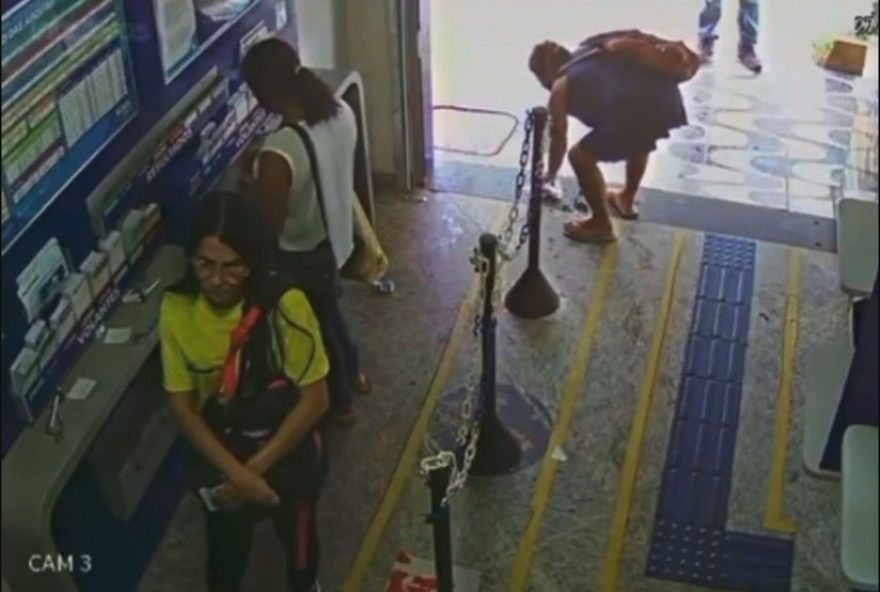 mulher-furta-dinheiro-em-loterica-de-taguatinga3B-caso-se-repete-apos-funcionaria-furtar-bilhete-premiado-df