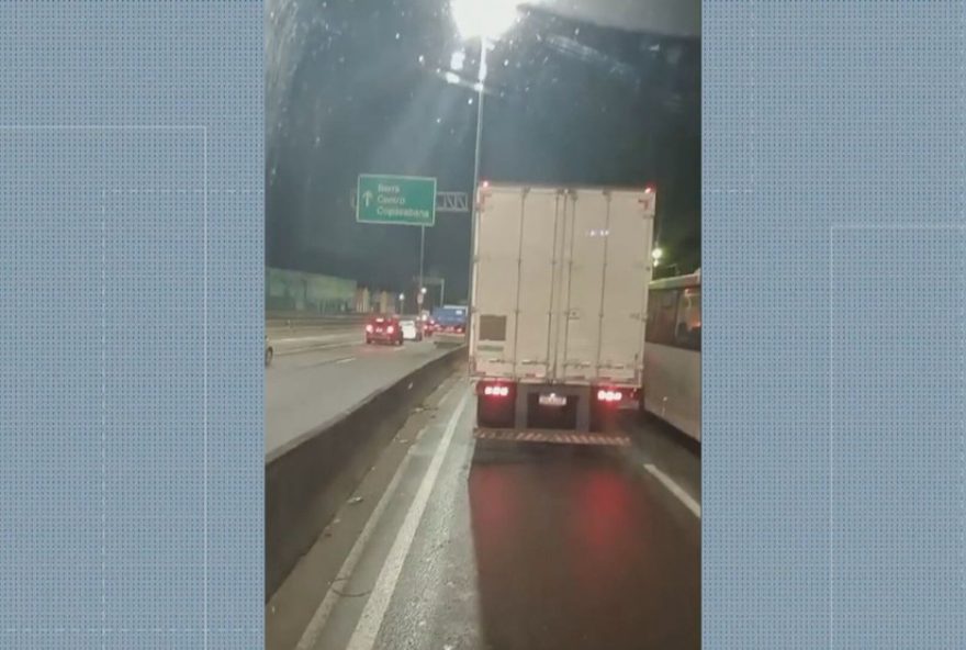 operacao-policial-fecha-avenida-brasil-e-linha-vermelha-na-regiao-da-cidade-alta2C-rio