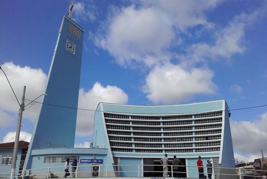 padre-e-afastado-por-denuncia-de-importunacao-sexual-contra-adolescente-em-festa-de-igreja