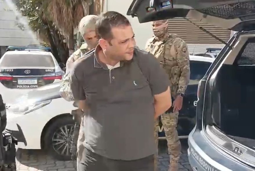 pm-e-preso-com-carro-clonado-e-armas-em-comboio-de-milicia-no-catiri