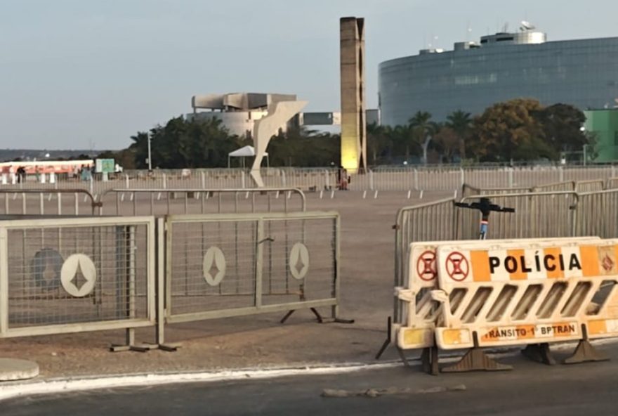 praca-dos-tres-poderes-em-brasilia-e-reaberta-para-visitantes