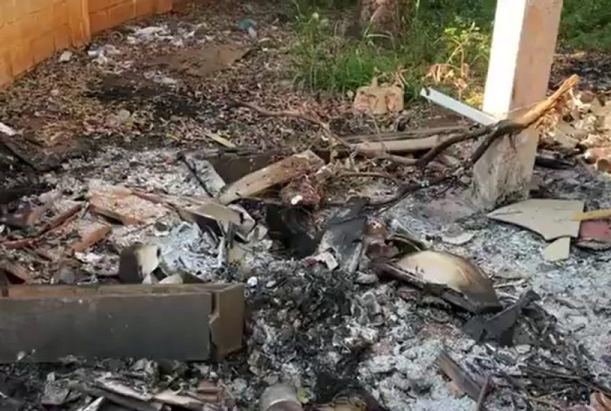 predio-abandonado-em-birigui-vira-alvo-de-descarte-irregular-de-lixo3A-moradores-preocupados