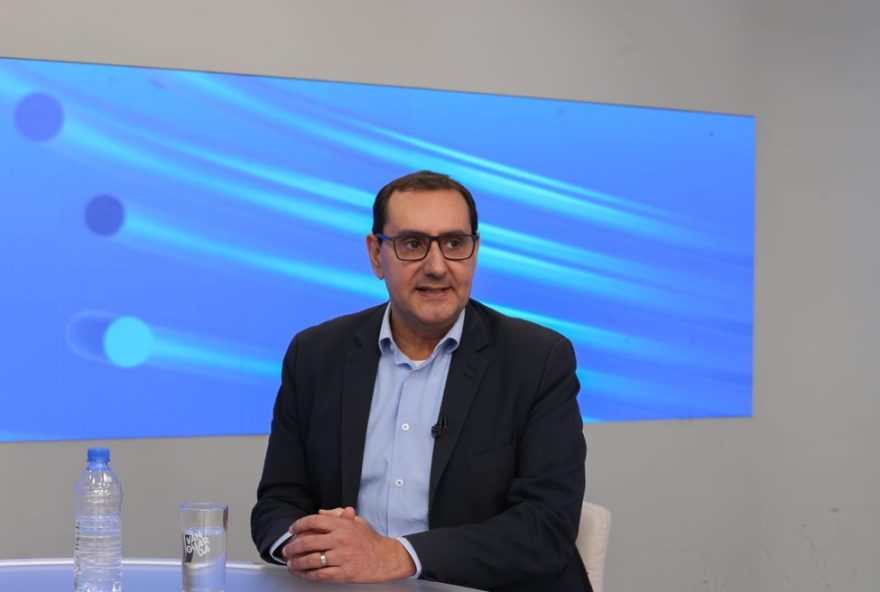 prefeito-anderson-farias-psd-promete-frota-de-onibus-eletricos-ate-marco-de-2026