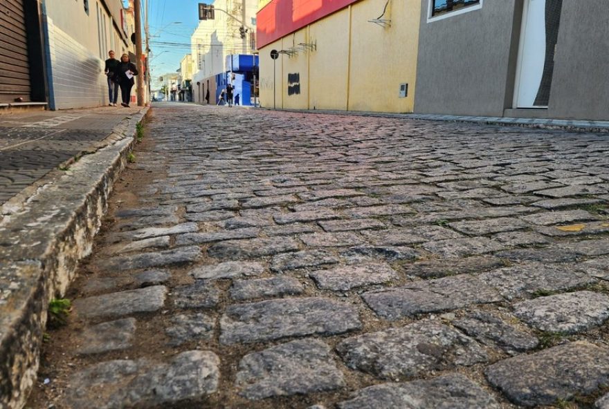 prefeitura-de-taubate-implanta-zona-azul-na-rua-souza-alves3A-estacionamento-rotativo-no-centro-da-cidade