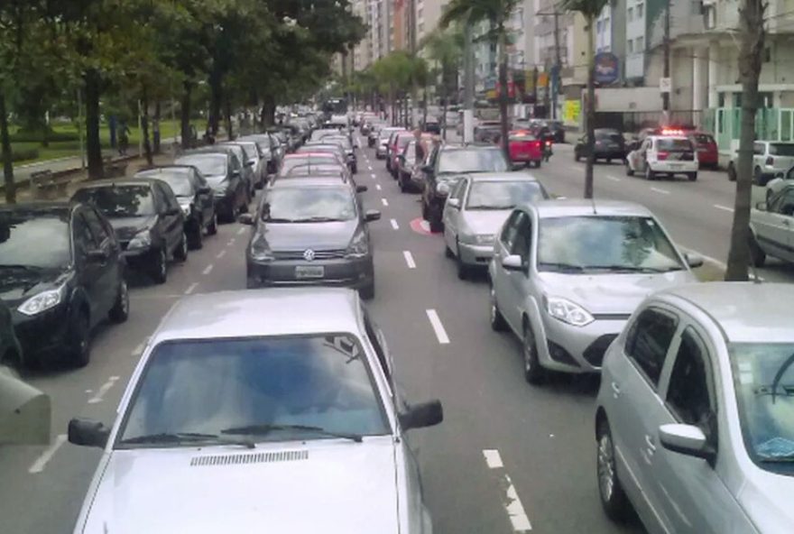 projeto-de-lei-propoe-zona-azul-para-turistas-na-orla-de-santos2C-sp3A-entenda-a-polemica-e-os-objetivos-da-medida