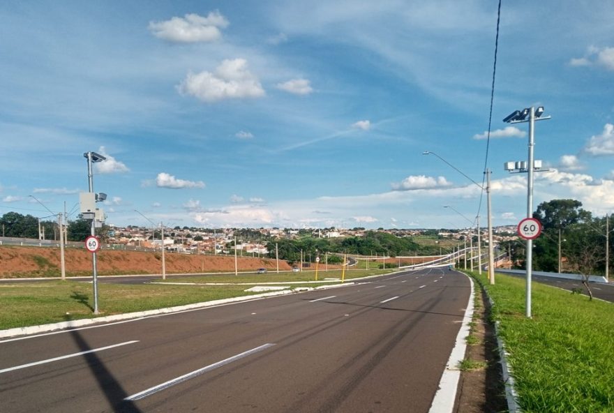 radar-e-semaforo-reforcam-seguranca-no-transito-de-bauru3A-novidades-para-motoristas-e-pedestres
