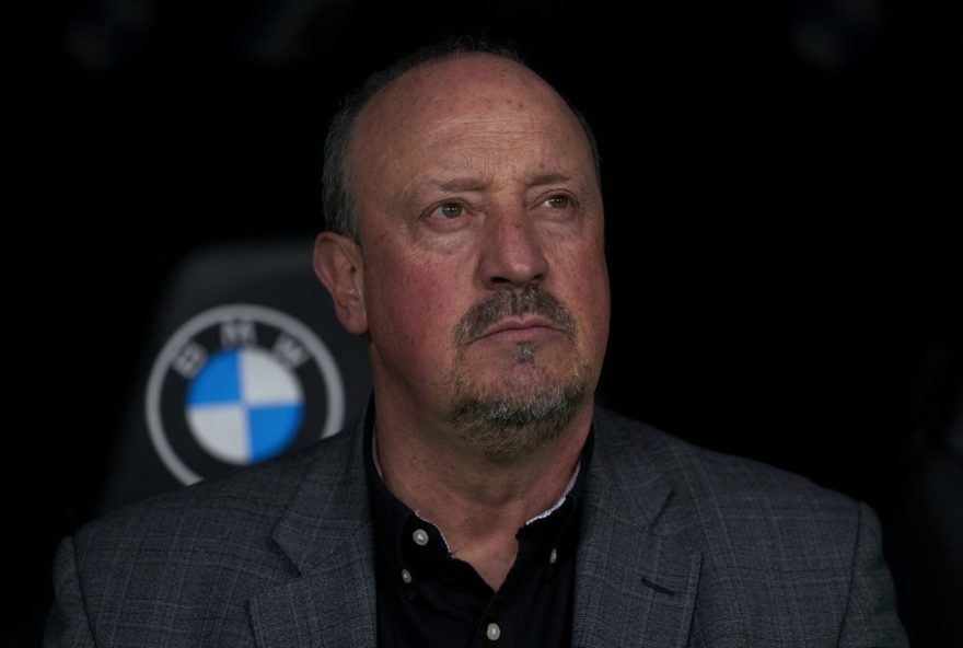 rafa-benitez-recusa-proposta-do-botafogo-e-busca-por-novo-treinador-continua