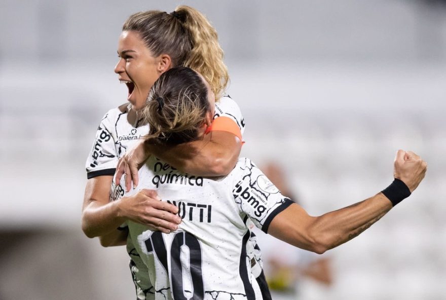 referencias-do-corinthians-cobram-calendario-feminino3A-22temos-12-meses22-evolucao-da-modalidade-em-destaque