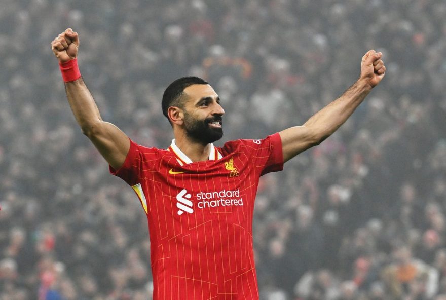 renovacoes-de-salah-e-alexander-arnold-geram-polemica-no-liverpool3A-carragher-critica-postura-dos-jogadores.-expectativa-sobre-futuro-de-estrelas-aumenta