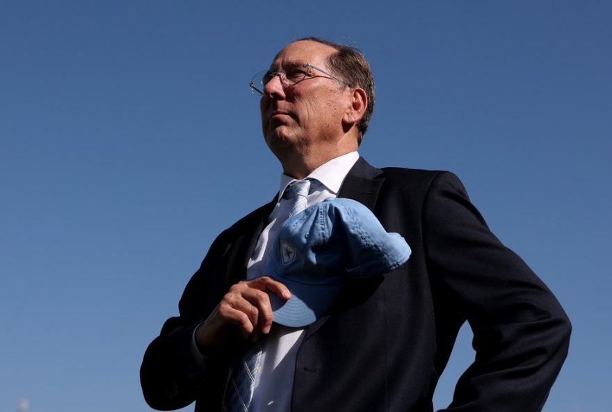 santos-cobra-divida-milionaria-do-botafogo-por-transferencia-de-jogadores3A-impacto-financeiro-e-acoes-para-resolucao