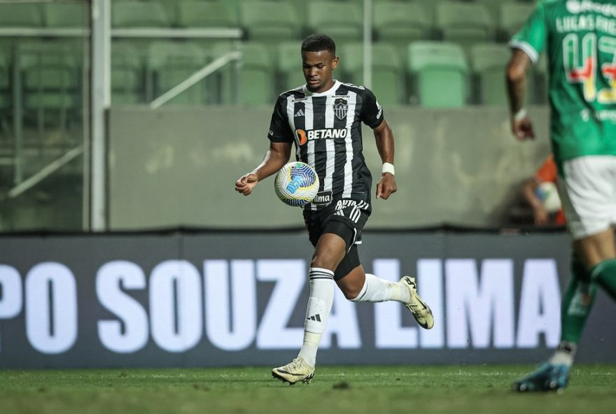 staff-de-alisson-critica-demora-do-atletico-mg-em-negociacao-com-leicester3A-futuro-do-jogador-em-jogo
