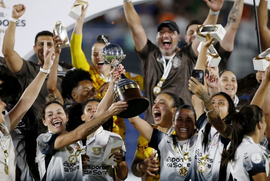 time-feminino-do-corinthians-e-eleito-o-4o-melhor-do-mundo-pela-iffhs-em-2024