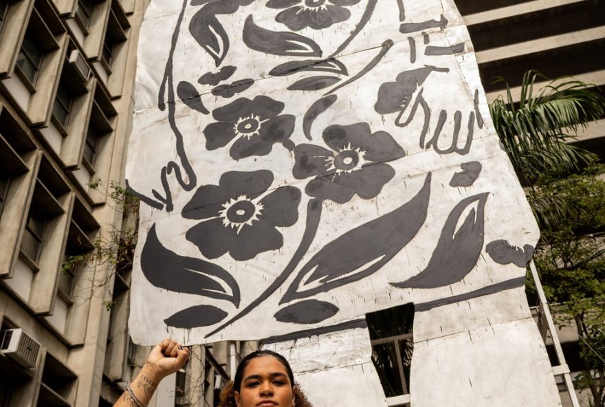 uerj-ganha-escultura-emocionante-em-homenagem-a-marielle-franco