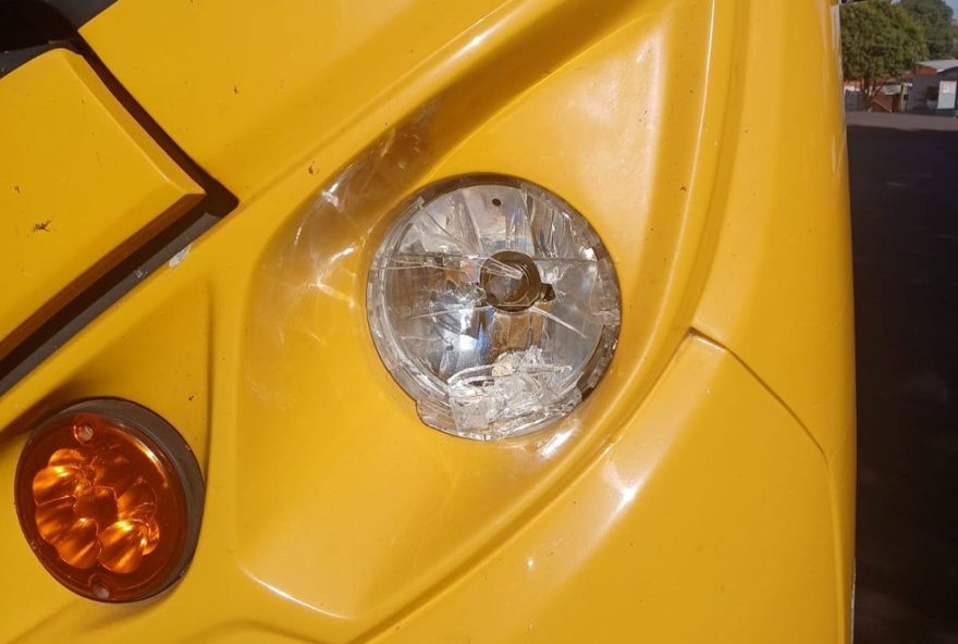 vandalismo-em-onibus-escolares-de-indiana3A-suspeito-e-flagrado-em-cameras-de-seguranca